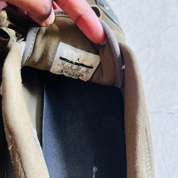 Original Jordan 8.   Size UK 9 - Picture 9 of 15